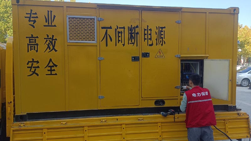 龙城柴油发电机组和UPS电源配合使用时，如何避免切换过程中的电力中断？